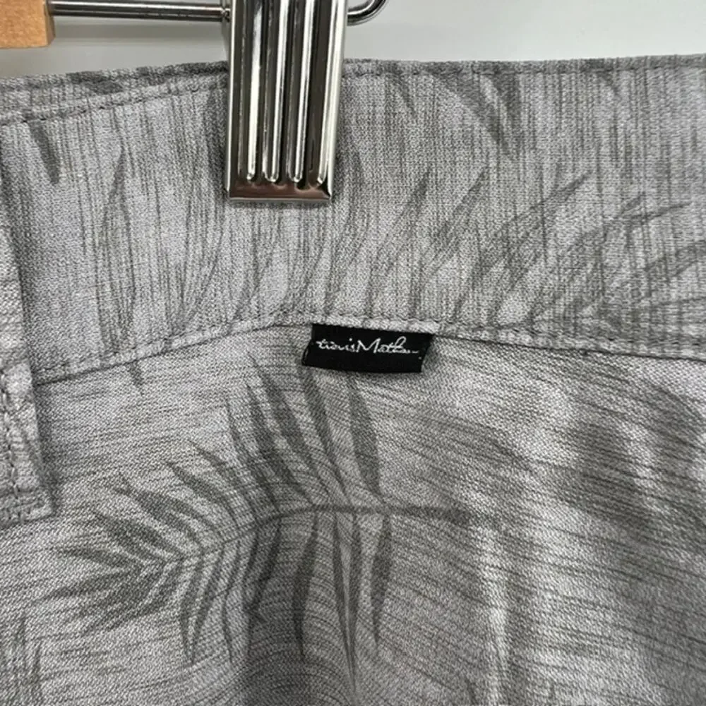 Travis Mathew Performance Golf Chino Shorts Mens 33 Gray Tropical Fern Print
